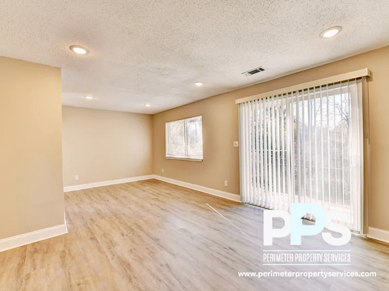 3 bed, 1.5 bath, 1256 sqft, $1,299 — Photo 3