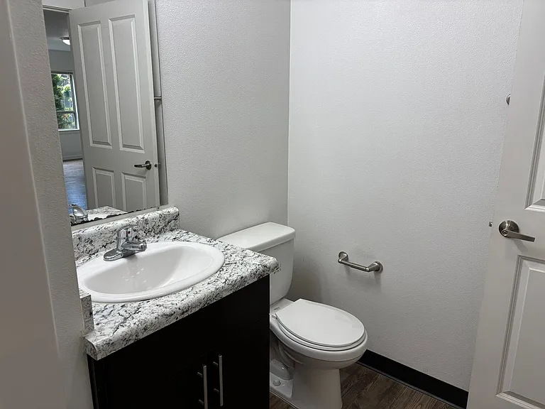 Roseland Apartments — Photo 34