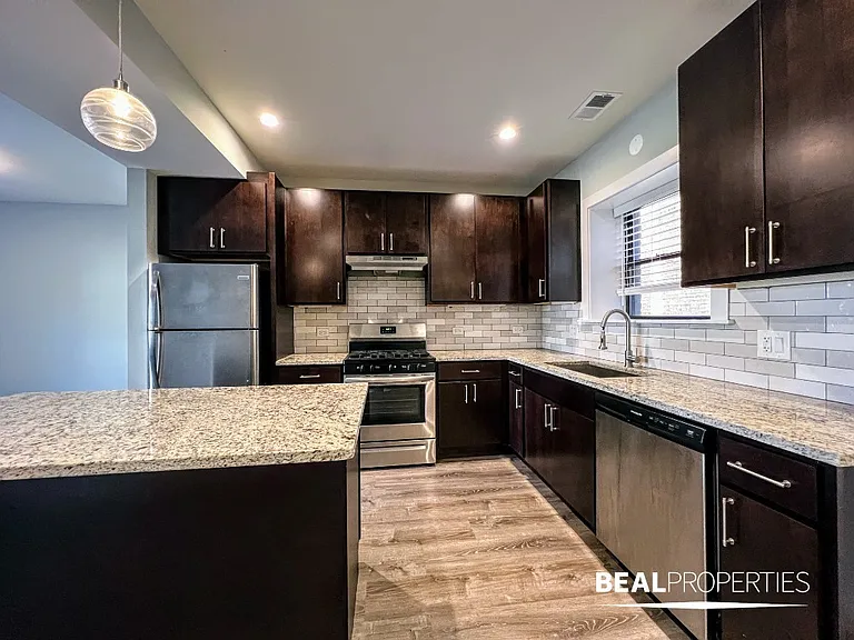 916 Crain St #1 — Photo 6