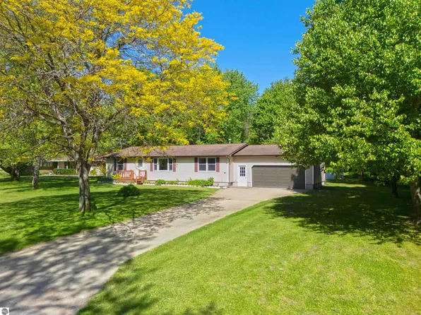 4225 Benson Rd, Cadillac, MI 49601