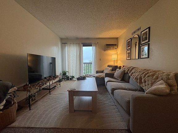 5th image of 1050 Newton Rd APT 3