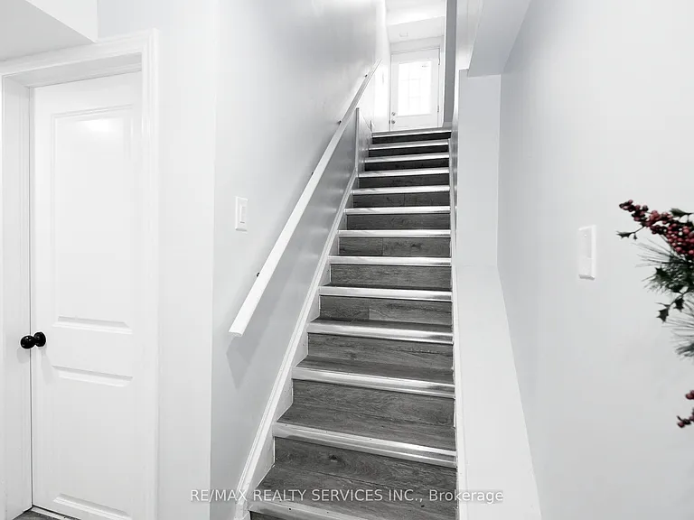8 Yeoman Dr #BASEMENT — Photo 4