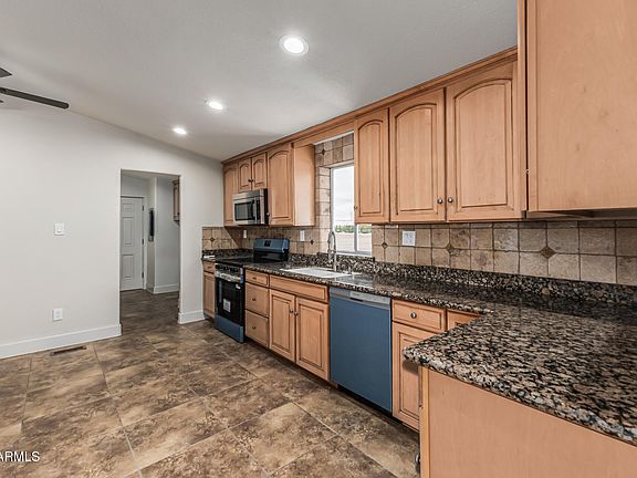 4th image of 37522 W Pierce Street