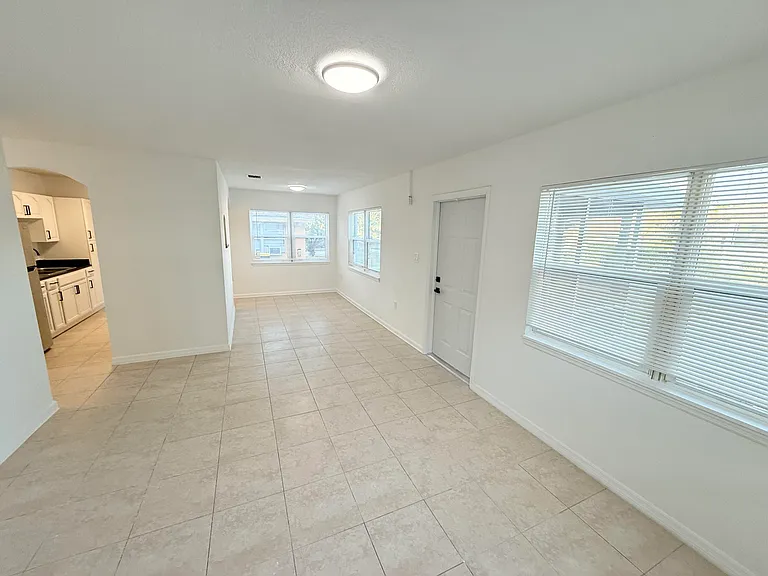 912 SE Tarpon Ave — Photo 10