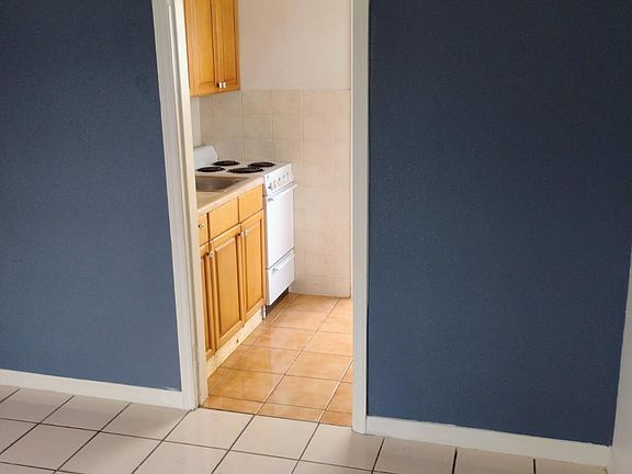 4th image of 216 Woodland Ave APT 3