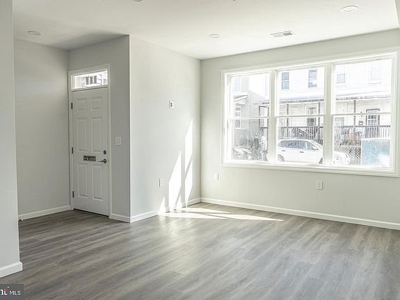 4th image of 309 Arch St