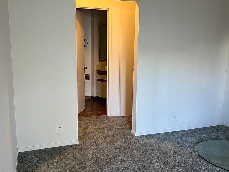 320 Peninsula Ave #312 — Photo 14