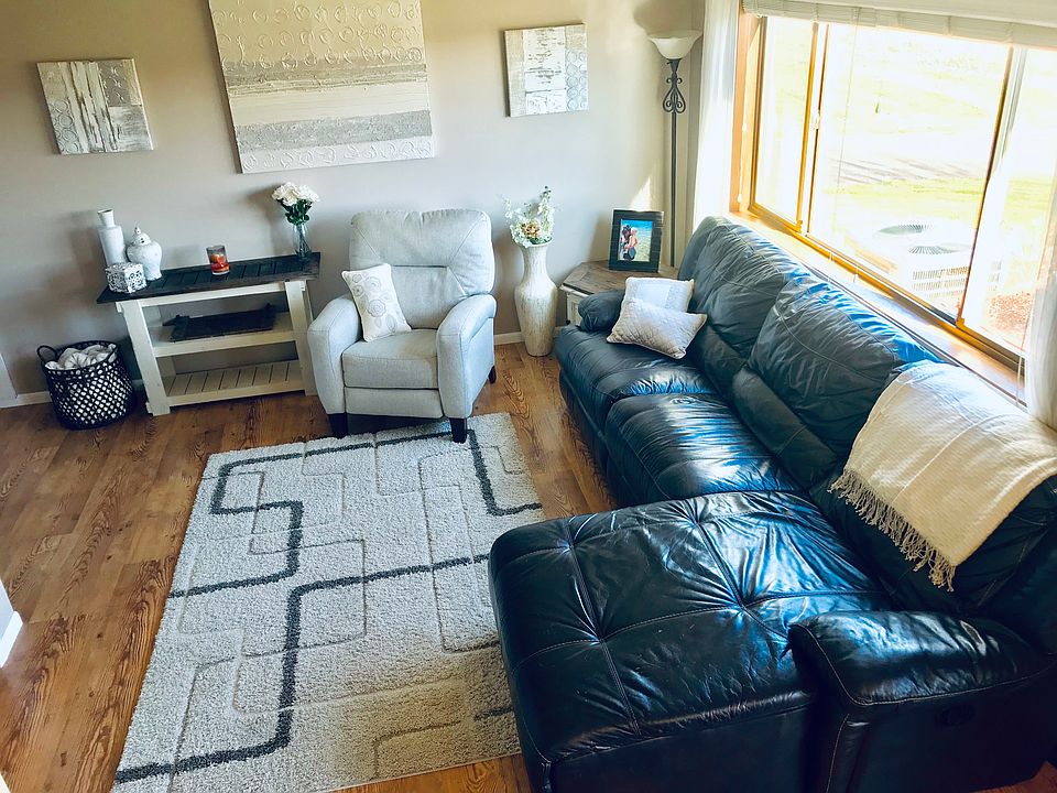 1st image of 1038 Manor Ct