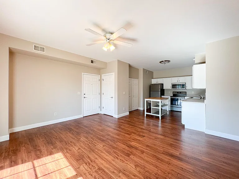 465 N 1st Ave — Photo 7