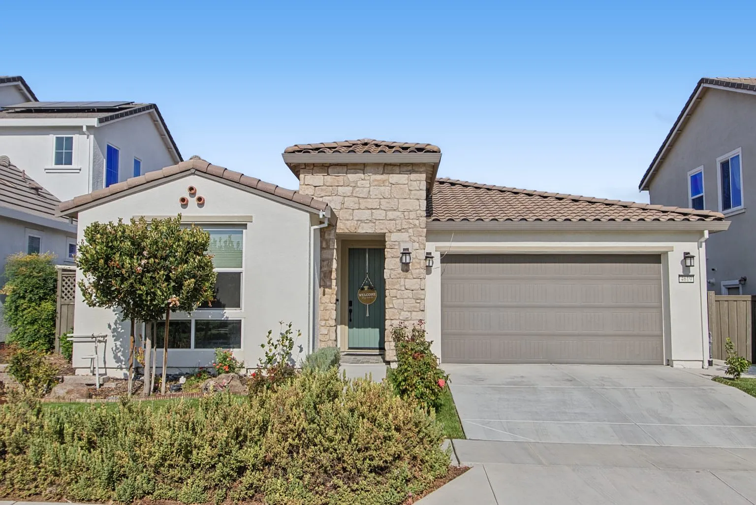 4 bed, 2197 sqft, $3,250 — Photo 1