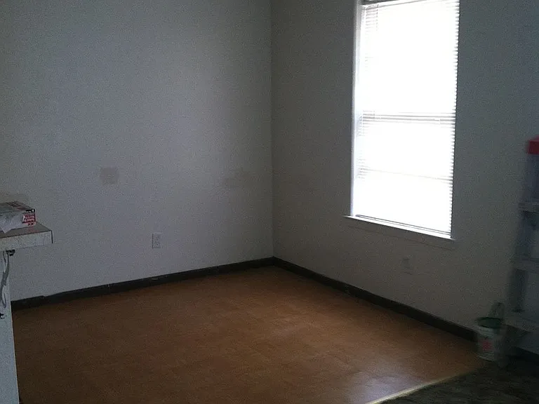 920 W Commerce St — Photo 6