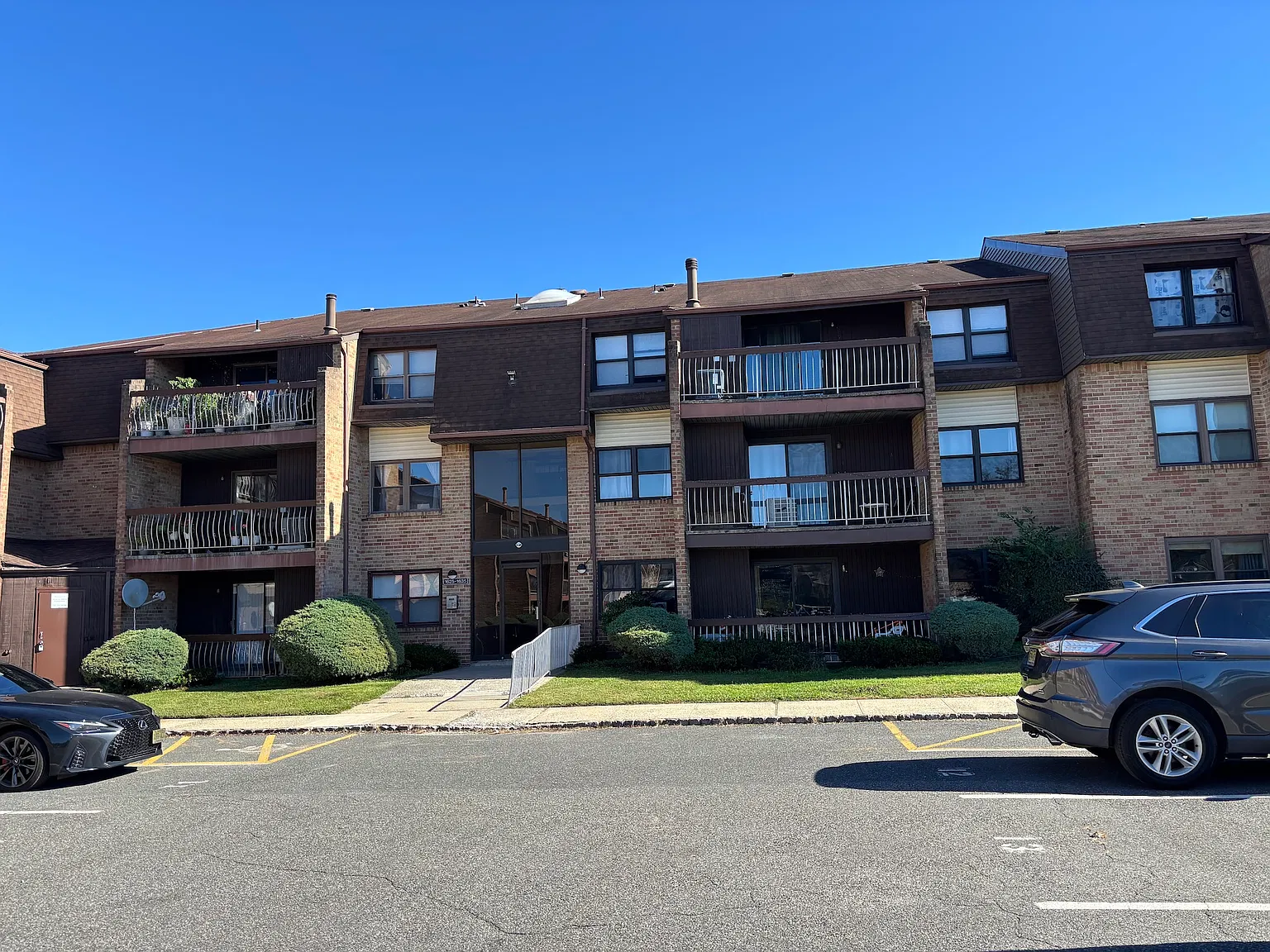 1 bed, 932 sqft, $1,950 — Photo 1