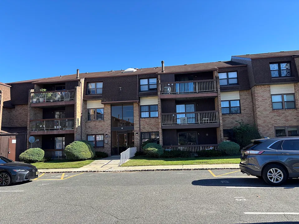 1635 Raspberry Ct
