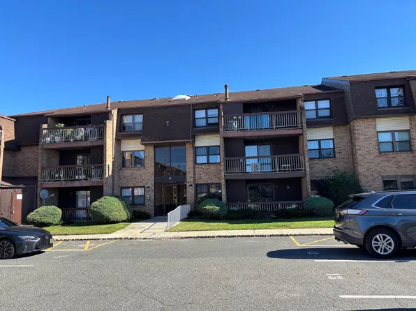 1635 Raspberry Ct, Edison, NJ 08817