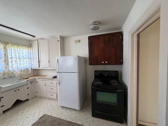 4th image of 820 Main St