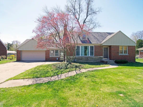 19960 Eastwood Dr, Harper Woods, MI 48225