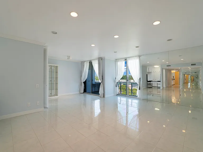 5301 Balboa Blvd #Q302 — Photo 7