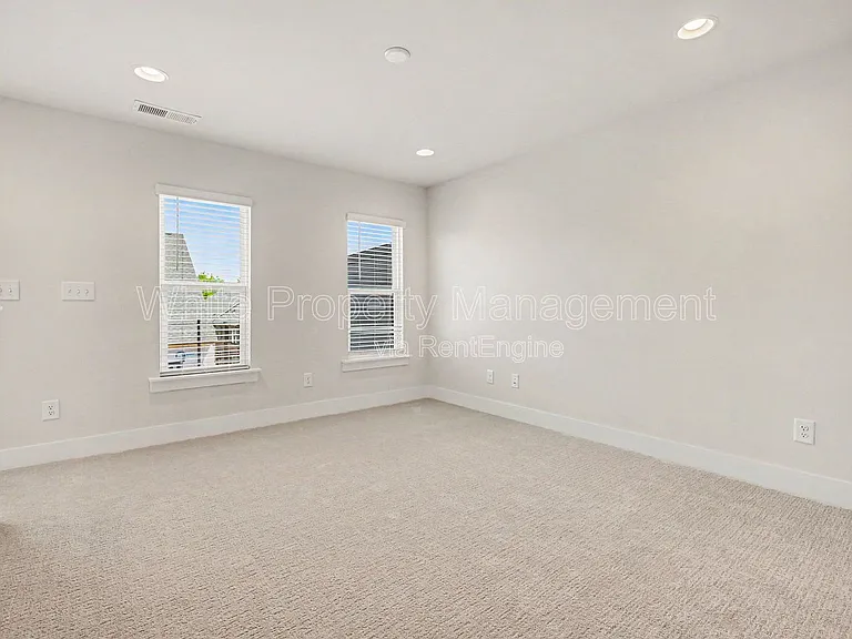 2146 N Graham St — Photo 16