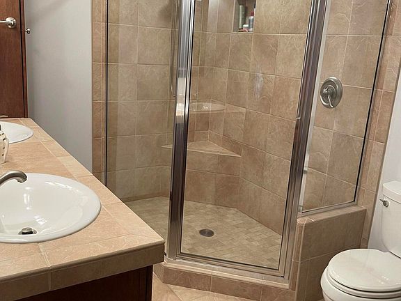 4th image of 2444 Orchid Ln