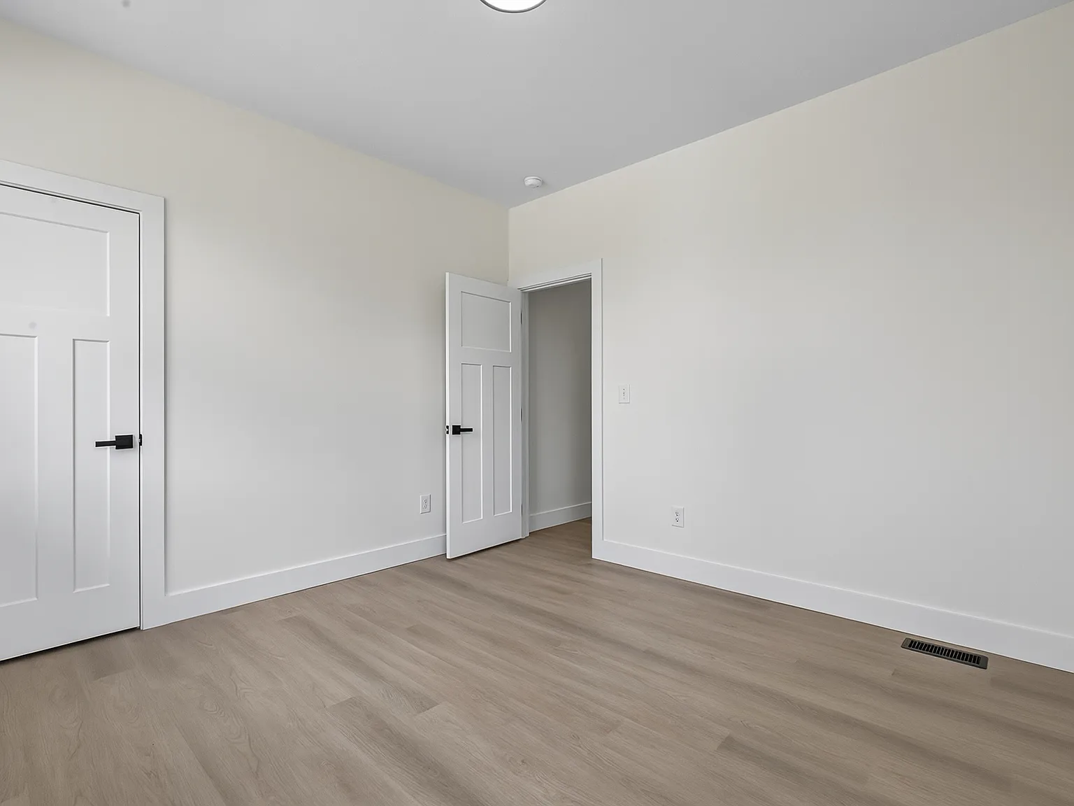 3 bed, 2.5 bath, 1450 sqft, $3,400 — Photo 3