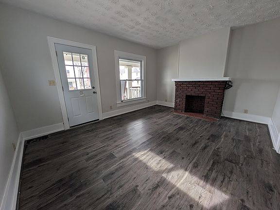 3rd image of 506 Mary St
