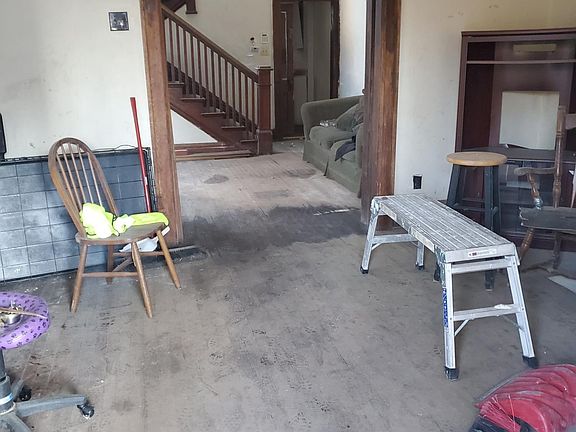 3rd image of 652-656 E Oakwood Ave