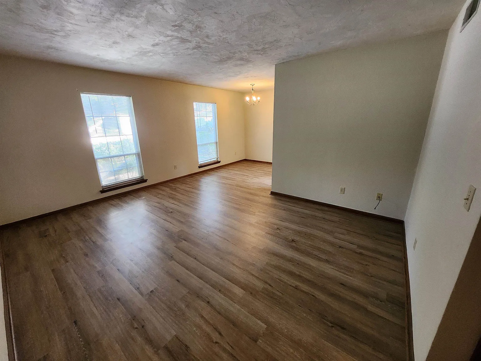 2 bed, 1.0 bath, 786 sqft, $1,075 — Photo 2