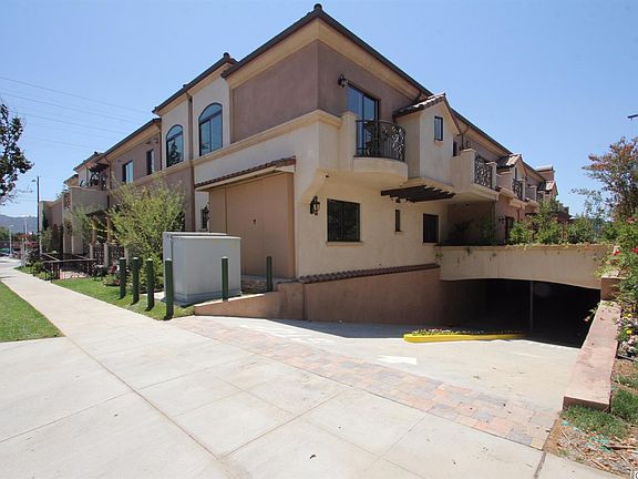 4th image of 201 N Reese Pl Unit 208