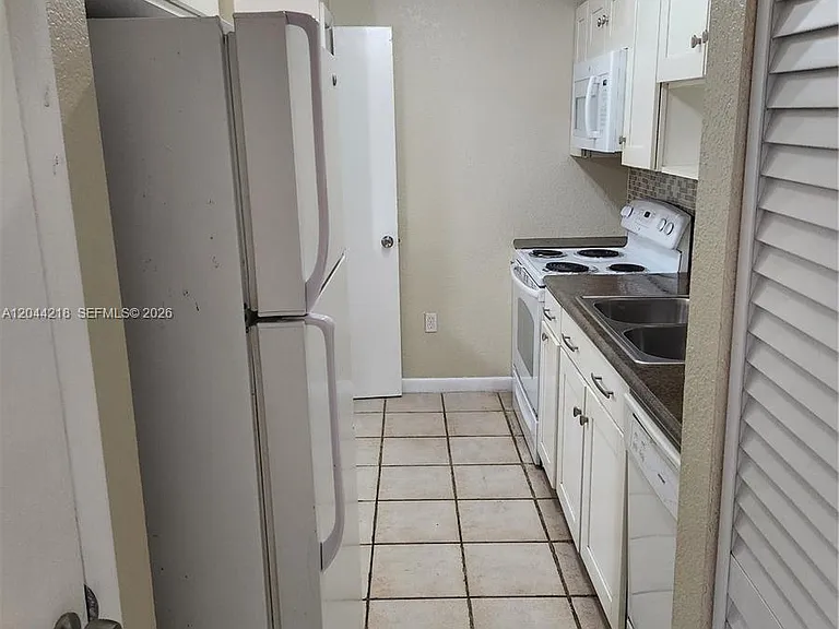 802 NW 87th Ave #312 — Photo 5