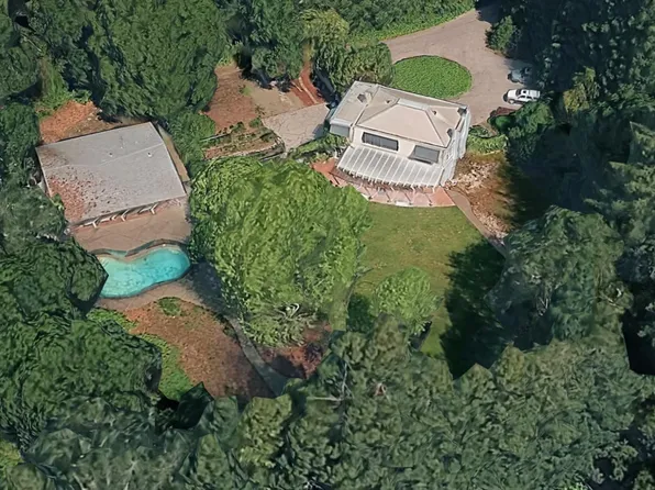 274 Park Ln, Atherton, CA 94027