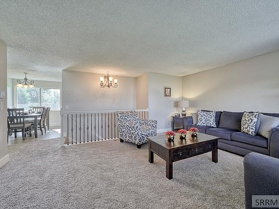3rd image of 695 Aspen Ave
