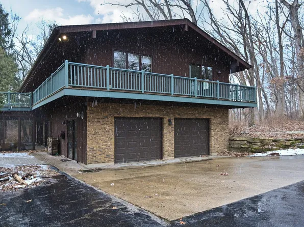 412 Blackberry Dr, Bull Valley, IL 60098