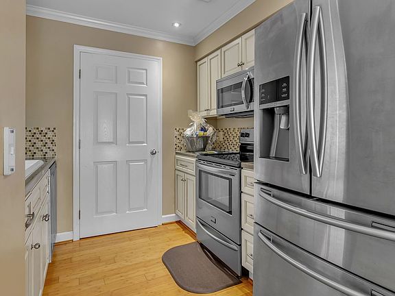 3rd image of 4274 Calinda Ln APT 229