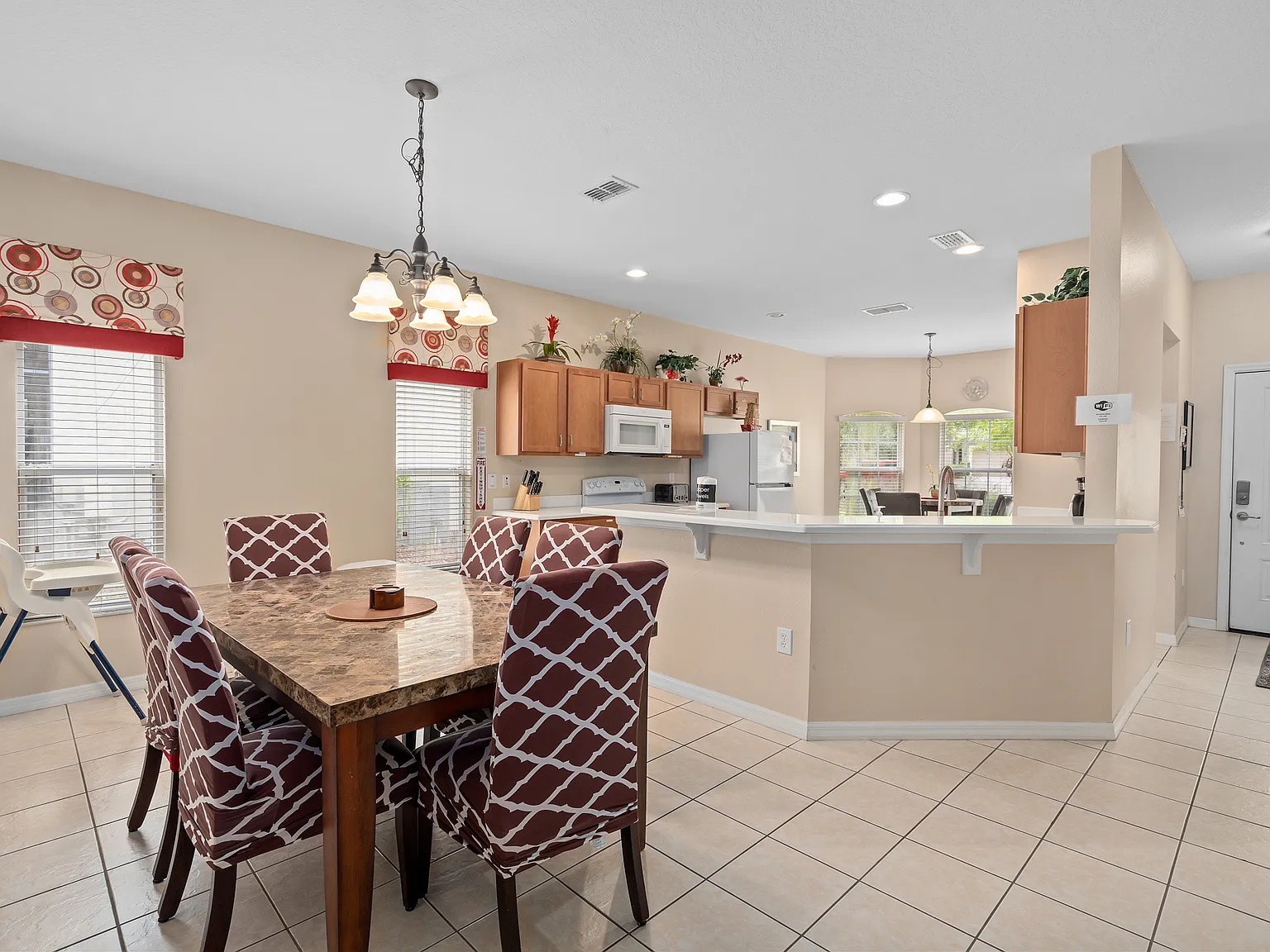 4 bed, 1839 sqft, $2,500 — Photo 3