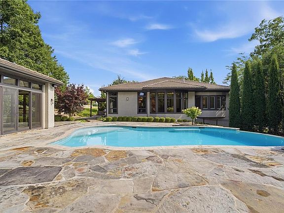 5th image of 100 Dunhill Ct