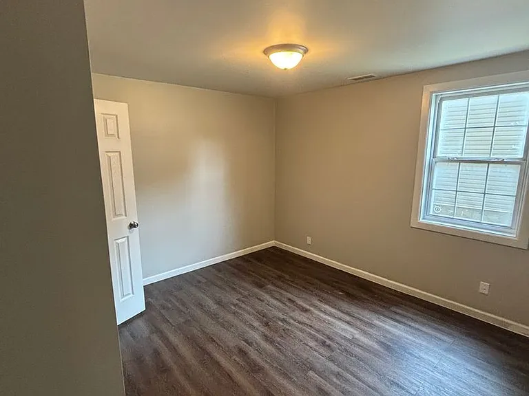 645 W Webster St — Photo 10