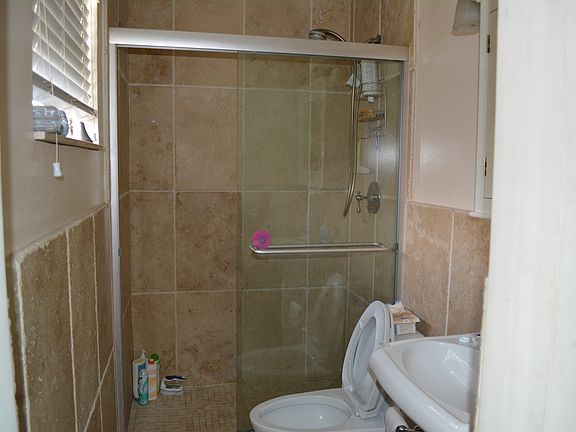5th image of 1014 SE 14th Ct