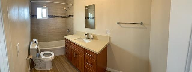 2nd image of 1916 W 138th St