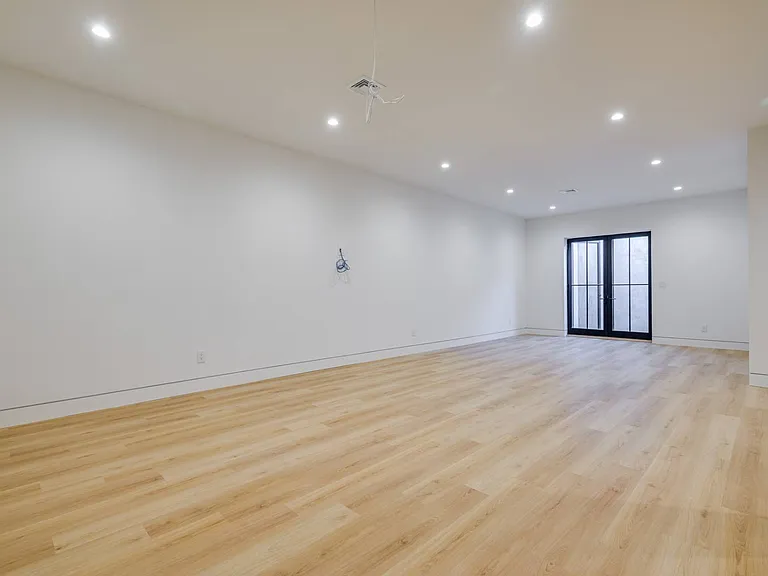 779 Noyack Rd — Photo 31