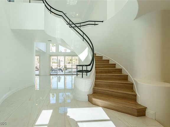 2nd image of 8208 Horseshoe Bend Ln