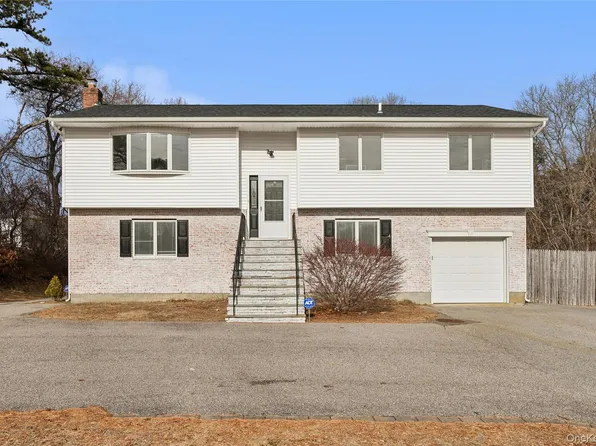 129 E Woodside Avenue, Patchogue, NY 11772