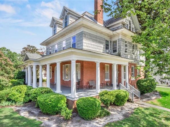 1055 Cambridge Cres APT 4