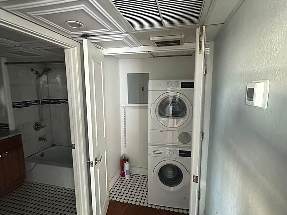 2nd image of 151 E Washington St Unit 605
