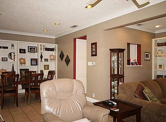 4th image of 217 Hideaway Ln E