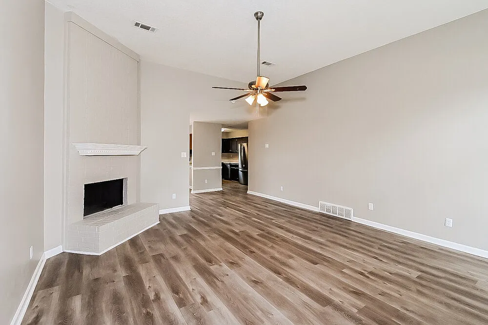 3 bed, 2.0 bath, 1629 sqft, $2,690 — Photo 4