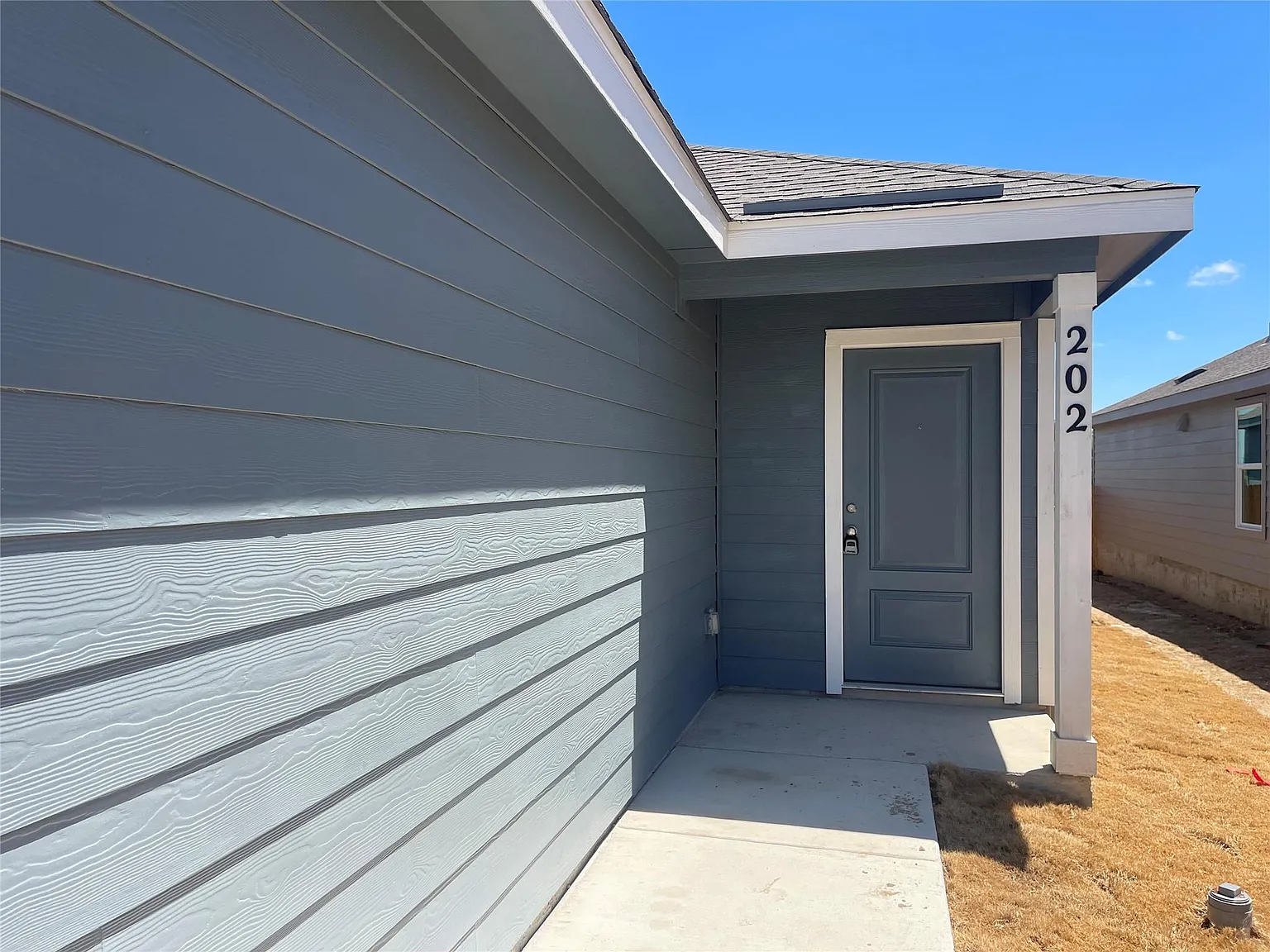 4 bed, 2.0 bath, 1483 sqft, $1,600 — Photo 2