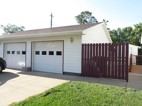 2nd image of 1100 W 11th St