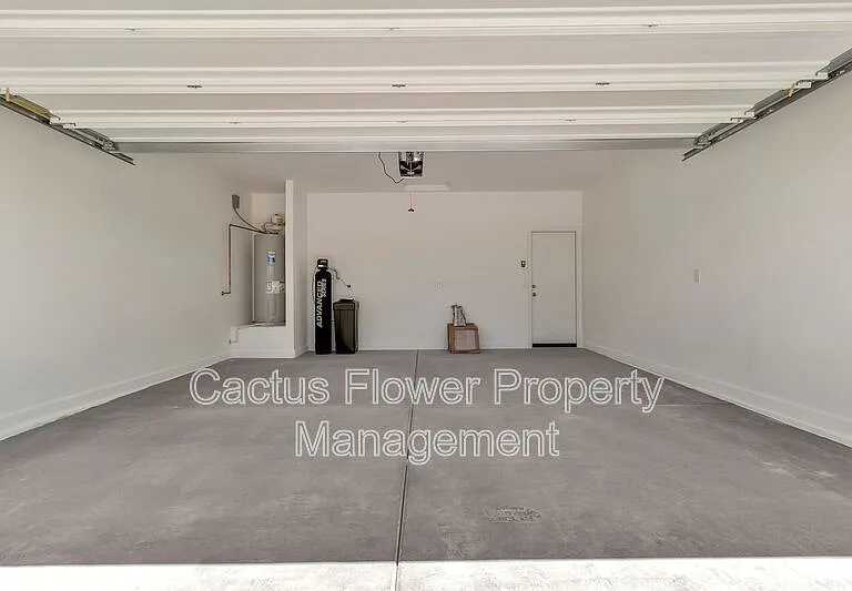1718 W Sombra Ave — Photo 38