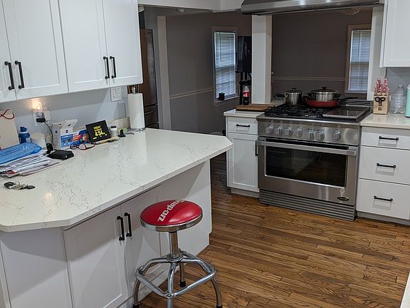 4th image of 52 Deerpath Rd