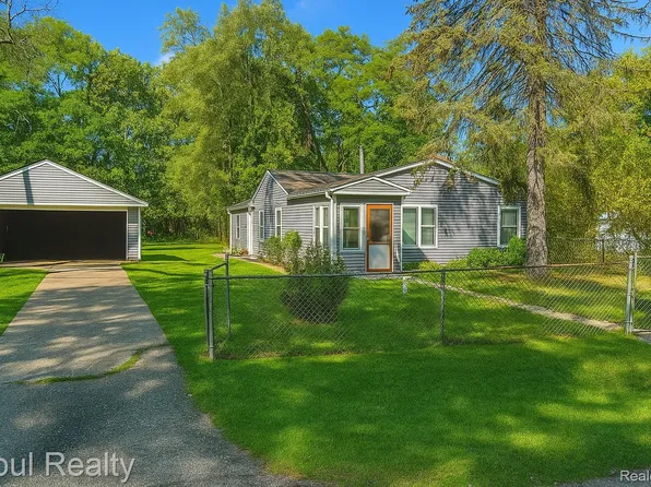 1489 Wren St, Wixom, MI 48393